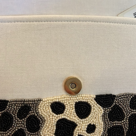 Francesca's Beaded Black & Cream Animal print cross/Shoulder Bag w/gold chain - Picture 9 of 17